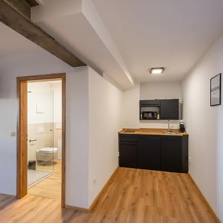 8rooms - Altstadthotel 티르셴로이트