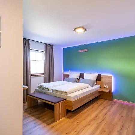 8rooms - Altstadthotel 티르셴로이트