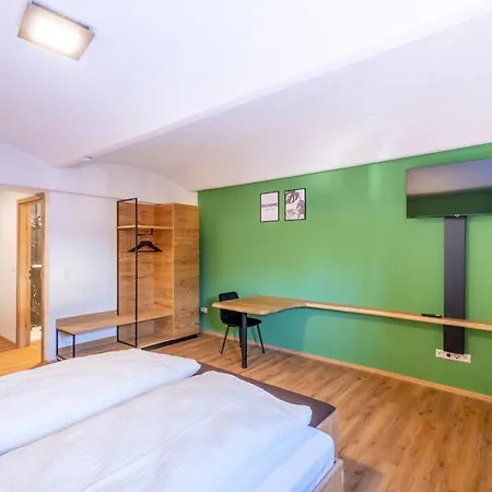 8rooms - Altstadthotel 3* 티르셴로이트