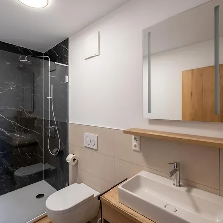 게스트하우스 8rooms - Altstadthotel 티르셴로이트