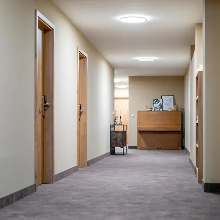 게스트하우스 8rooms - Altstadthotel 티르셴로이트